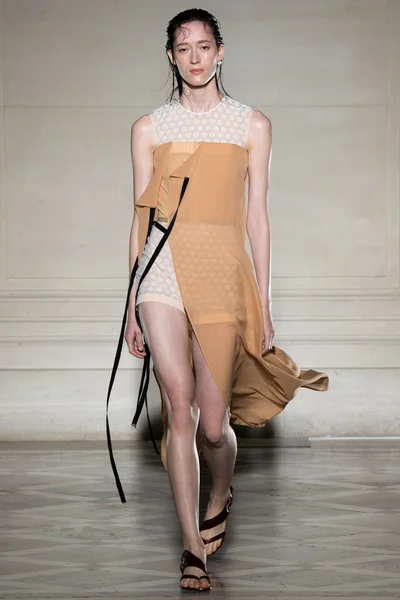 Look 35